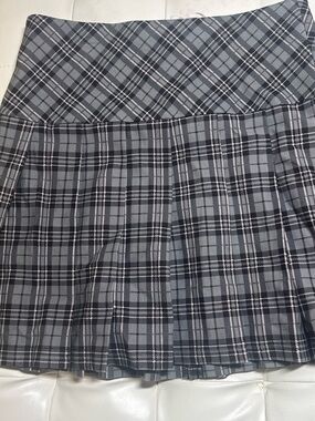 Gray Plaid Pleated Skirt